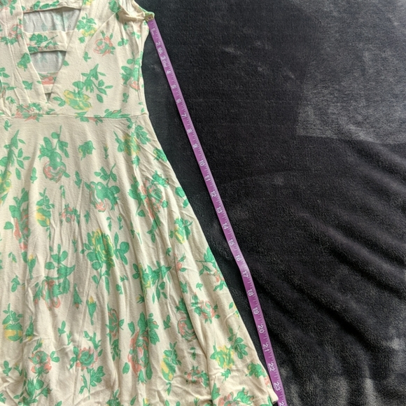 Floral Summer Back Cut-Out Dress - Picture 7 of 7